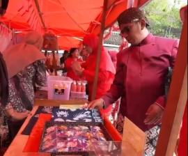 Berkunjung ke Tempat Pameran, Lurah Tepus Sambangi Stand UMKM Kalurahan Tepus